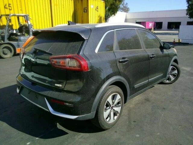 Чорний Кіа Niro, об'ємом двигуна 1.6 л та пробігом 145 тис. км за 8500 $, фото 1 на Automoto.ua