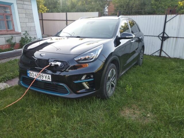 Чорний Кіа Niro, об'ємом двигуна 0 л та пробігом 90 тис. км за 16800 $, фото 1 на Automoto.ua