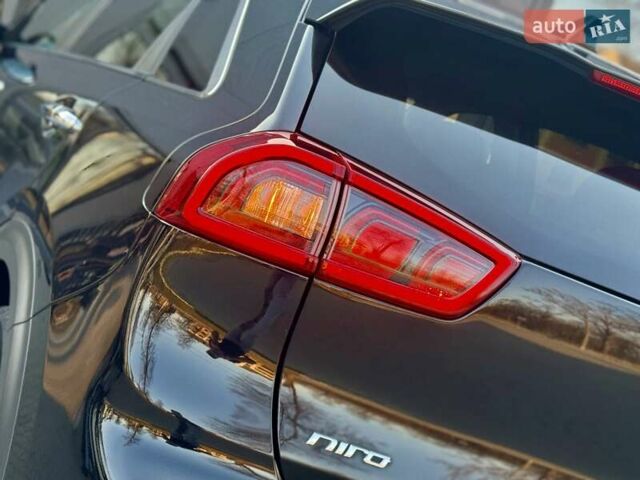 Черный Киа Niro, объемом двигателя 0 л и пробегом 68 тыс. км за 18750 $, фото 62 на Automoto.ua