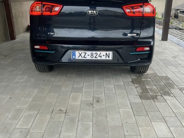 Чорний Кіа Niro, об'ємом двигуна 0 л та пробігом 141 тис. км за 17400 $, фото 1 на Automoto.ua