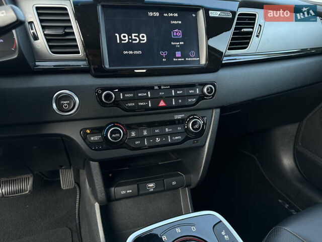 Черный Киа Niro, объемом двигателя 0 л и пробегом 148 тыс. км за 17500 $, фото 28 на Automoto.ua