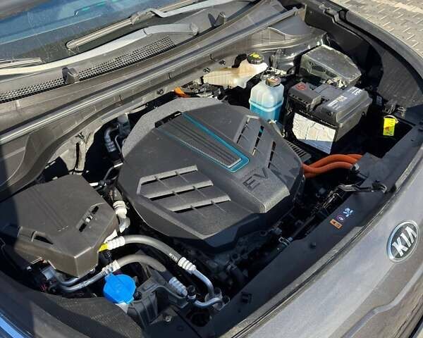 Чорний Кіа Niro, об'ємом двигуна 0 л та пробігом 137 тис. км за 22000 $, фото 18 на Automoto.ua