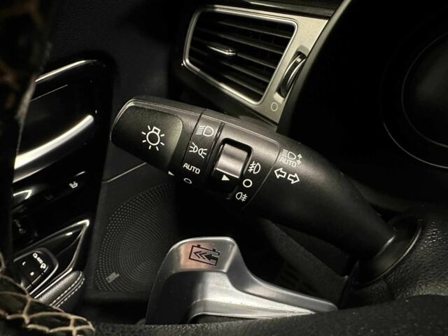 Чорний Кіа Niro, об'ємом двигуна 0 л та пробігом 155 тис. км за 13700 $, фото 7 на Automoto.ua