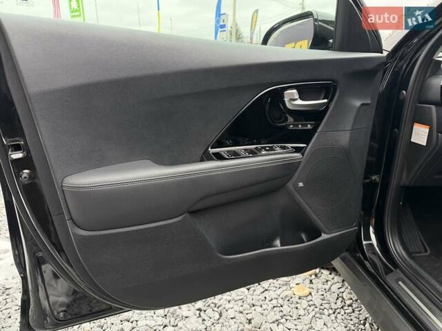 Чорний Кіа Niro, об'ємом двигуна 0 л та пробігом 165 тис. км за 18800 $, фото 34 на Automoto.ua