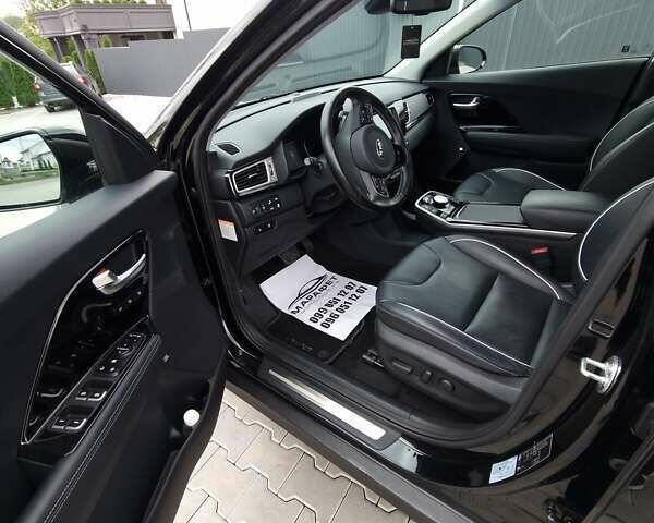 Чорний Кіа Niro, об'ємом двигуна 0 л та пробігом 112 тис. км за 18200 $, фото 10 на Automoto.ua
