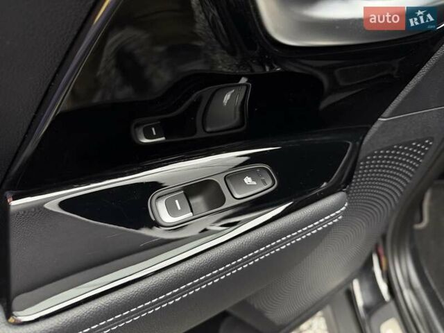 Чорний Кіа Niro, об'ємом двигуна 0 л та пробігом 165 тис. км за 18800 $, фото 26 на Automoto.ua
