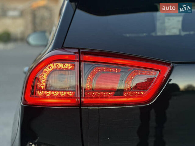 Чорний Кіа Niro, об'ємом двигуна 0 л та пробігом 93 тис. км за 18700 $, фото 31 на Automoto.ua
