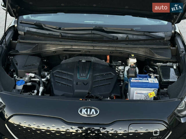 Чорний Кіа Niro, об'ємом двигуна 0 л та пробігом 93 тис. км за 18700 $, фото 23 на Automoto.ua