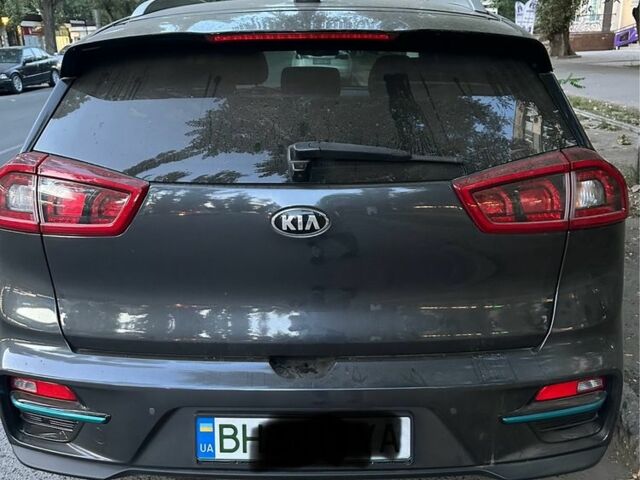 Черный Киа Niro, объемом двигателя 0 л и пробегом 88 тыс. км за 23000 $, фото 2 на Automoto.ua