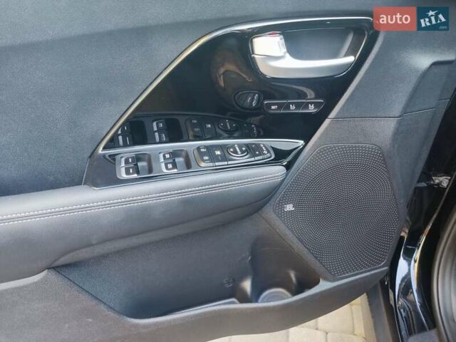 Черный Киа Niro, объемом двигателя 0 л и пробегом 140 тыс. км за 18879 $, фото 12 на Automoto.ua