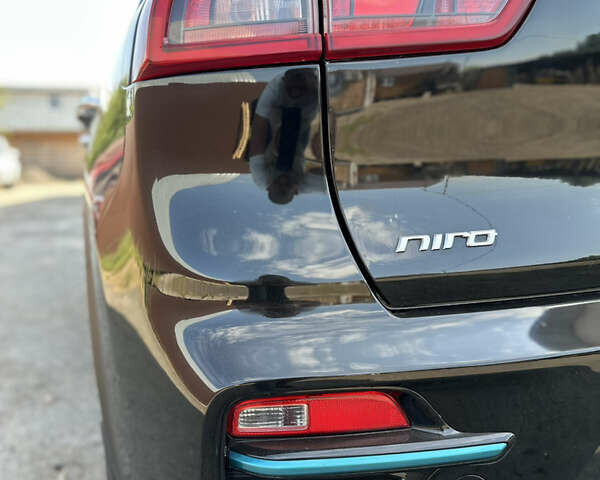 Черный Киа Niro, объемом двигателя 0 л и пробегом 94 тыс. км за 18600 $, фото 2 на Automoto.ua