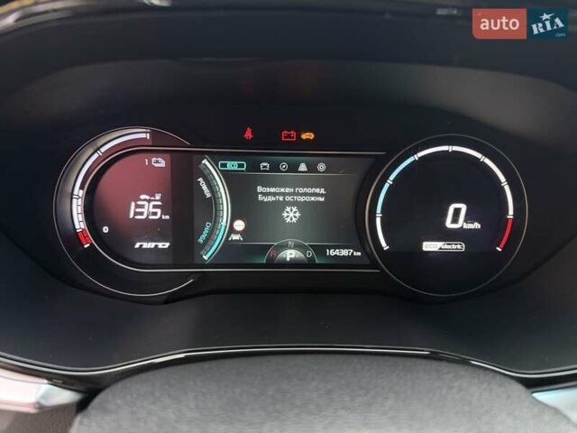 Чорний Кіа Niro, об'ємом двигуна 0 л та пробігом 165 тис. км за 18800 $, фото 18 на Automoto.ua