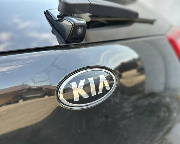 Черный Киа Niro, объемом двигателя 0 л и пробегом 94 тыс. км за 18600 $, фото 3 на Automoto.ua