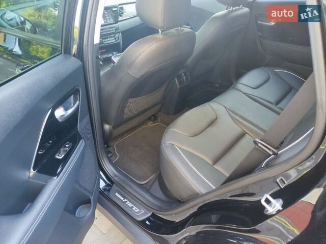 Черный Киа Niro, объемом двигателя 0 л и пробегом 140 тыс. км за 18879 $, фото 1 на Automoto.ua