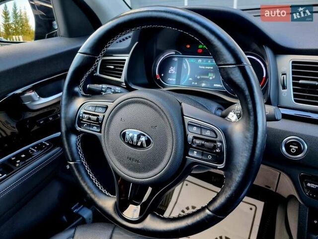 Черный Киа Niro, объемом двигателя 0 л и пробегом 89 тыс. км за 19899 $, фото 64 на Automoto.ua