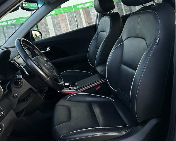 Чорний Кіа Niro, об'ємом двигуна 0 л та пробігом 93 тис. км за 18700 $, фото 39 на Automoto.ua