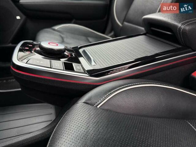 Чорний Кіа Niro, об'ємом двигуна 0 л та пробігом 165 тис. км за 18800 $, фото 38 на Automoto.ua