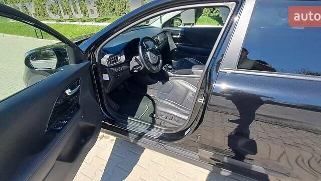 Черный Киа Niro, объемом двигателя 0 л и пробегом 145 тыс. км за 17950 $, фото 2 на Automoto.ua