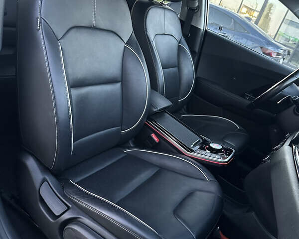 Чорний Кіа Niro, об'ємом двигуна 0 л та пробігом 93 тис. км за 18700 $, фото 68 на Automoto.ua