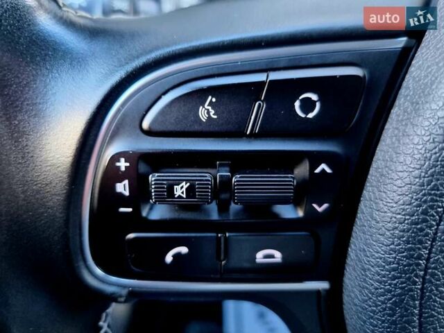 Черный Киа Niro, объемом двигателя 0 л и пробегом 89 тыс. км за 19899 $, фото 65 на Automoto.ua