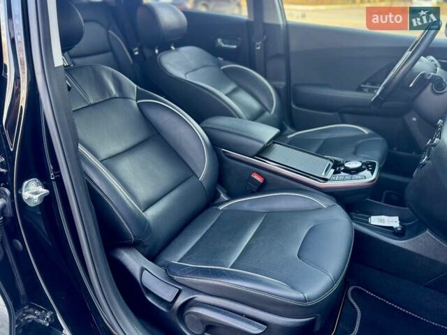 Черный Киа Niro, объемом двигателя 0 л и пробегом 68 тыс. км за 18750 $, фото 145 на Automoto.ua