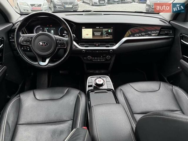 Чорний Кіа Niro, об'ємом двигуна 0 л та пробігом 165 тис. км за 18800 $, фото 28 на Automoto.ua