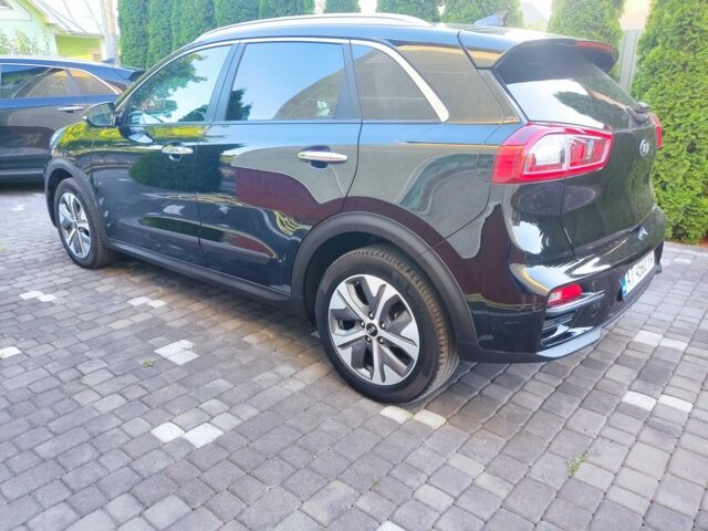 Чорний Кіа Niro, об'ємом двигуна 0 л та пробігом 121 тис. км за 19280 $, фото 2 на Automoto.ua