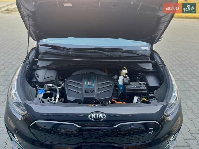 Черный Киа Niro, объемом двигателя 0 л и пробегом 68 тыс. км за 18750 $, фото 86 на Automoto.ua