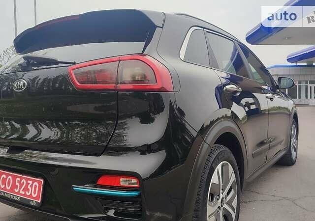 Чорний Кіа Niro, об'ємом двигуна 0 л та пробігом 105 тис. км за 19499 $, фото 25 на Automoto.ua