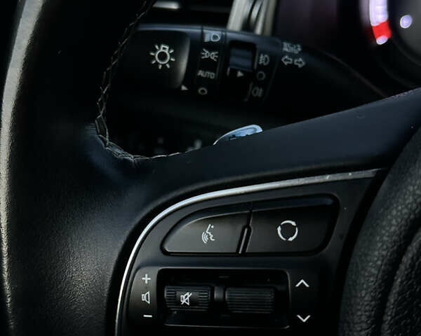 Чорний Кіа Niro, об'ємом двигуна 0 л та пробігом 93 тис. км за 18700 $, фото 65 на Automoto.ua