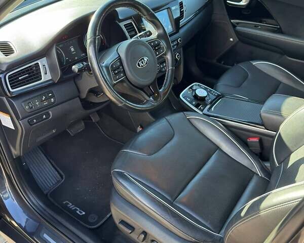 Чорний Кіа Niro, об'ємом двигуна 0 л та пробігом 137 тис. км за 22000 $, фото 7 на Automoto.ua
