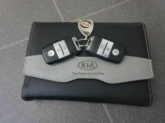 Кіа Niro 2019 у Києві на Automoto.ua Чорний Кіа Niro, об'ємом двигуна 0 л та пробігом 158 тис. км за 14200 $, фото 16 на Automoto.ua