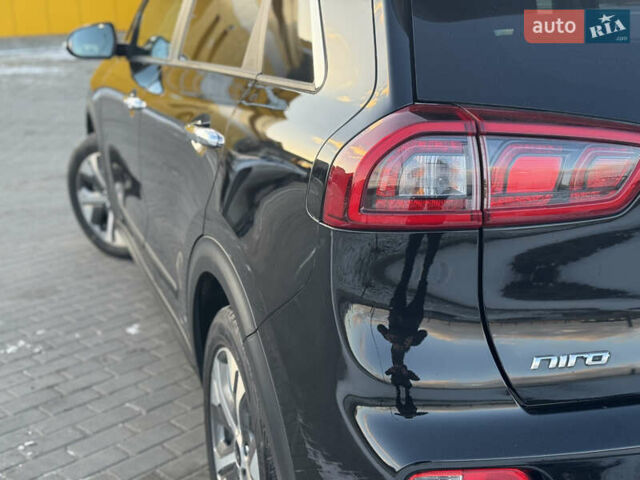 Черный Киа Niro, объемом двигателя 0 л и пробегом 102 тыс. км за 16499 $, фото 12 на Automoto.ua