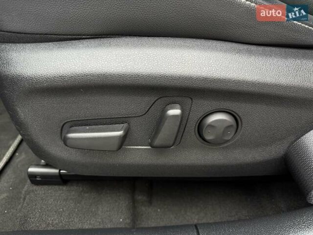 Чорний Кіа Niro, об'ємом двигуна 0 л та пробігом 165 тис. км за 18800 $, фото 17 на Automoto.ua