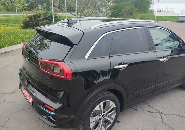 Чорний Кіа Niro, об'ємом двигуна 0 л та пробігом 105 тис. км за 19499 $, фото 18 на Automoto.ua