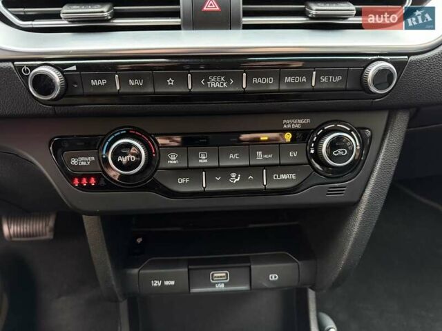 Чорний Кіа Niro, об'ємом двигуна 0 л та пробігом 165 тис. км за 18800 $, фото 20 на Automoto.ua