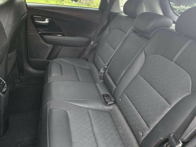 Чорний Кіа Niro, об'ємом двигуна 0 л та пробігом 78 тис. км за 11900 $, фото 7 на Automoto.ua