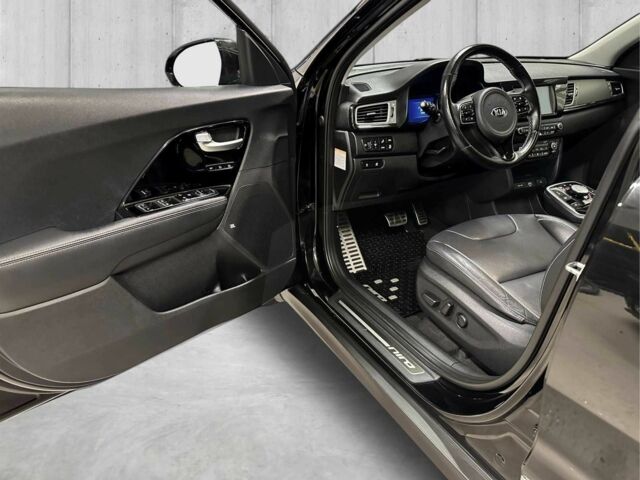 Чорний Кіа Niro, об'ємом двигуна 0 л та пробігом 155 тис. км за 13700 $, фото 10 на Automoto.ua