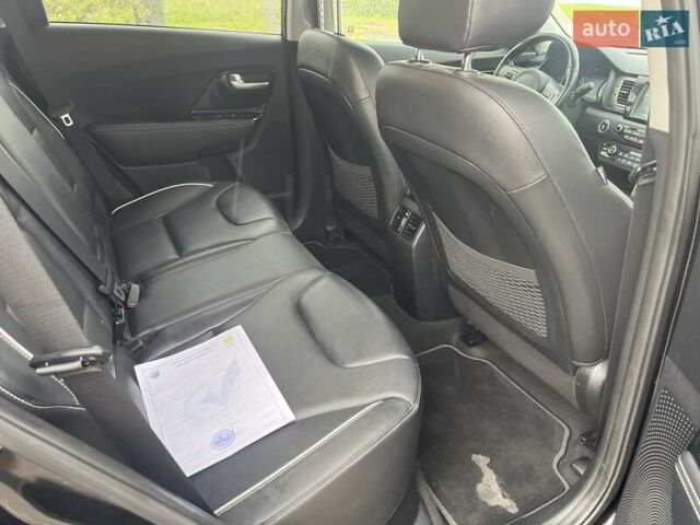 Черный Киа Niro, объемом двигателя 0 л и пробегом 112 тыс. км за 18700 $, фото 17 на Automoto.ua