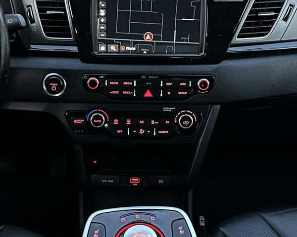 Чорний Кіа Niro, об'ємом двигуна 0 л та пробігом 93 тис. км за 18700 $, фото 51 на Automoto.ua