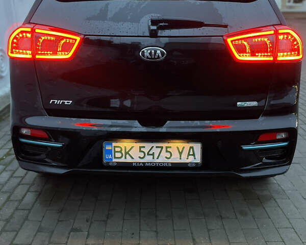 Черный Киа Niro, объемом двигателя 0 л и пробегом 207 тыс. км за 18500 $, фото 1 на Automoto.ua