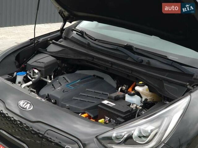 Чорний Кіа Niro, об'ємом двигуна 0 л та пробігом 112 тис. км за 18200 $, фото 15 на Automoto.ua
