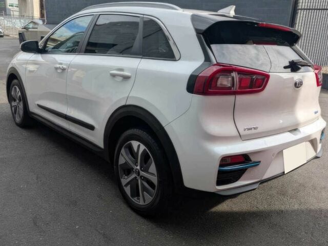 Чорний Кіа Niro, об'ємом двигуна 0 л та пробігом 39 тис. км за 11800 $, фото 6 на Automoto.ua
