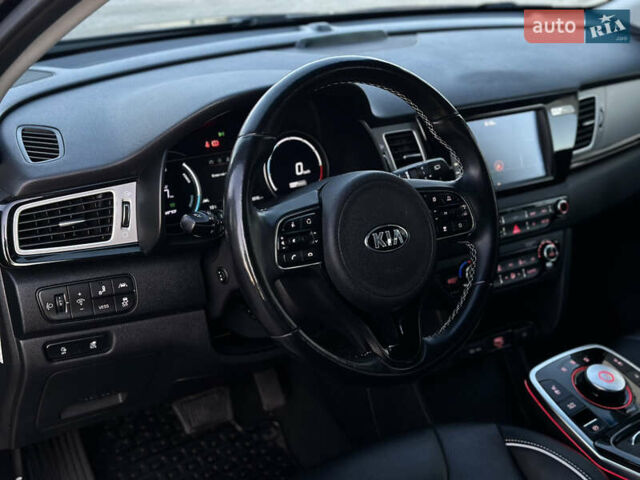 Чорний Кіа Niro, об'ємом двигуна 0 л та пробігом 93 тис. км за 18700 $, фото 43 на Automoto.ua