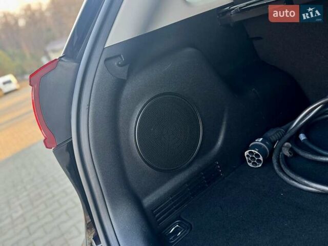 Черный Киа Niro, объемом двигателя 0 л и пробегом 68 тыс. км за 18750 $, фото 173 на Automoto.ua