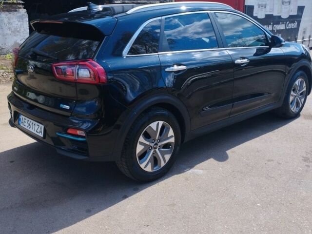 Черный Киа Niro, объемом двигателя 0 л и пробегом 100 тыс. км за 18000 $, фото 5 на Automoto.ua