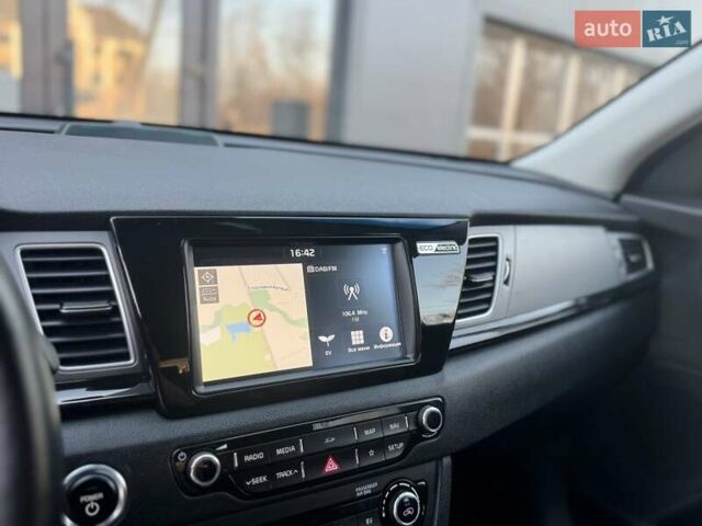 Черный Киа Niro, объемом двигателя 0 л и пробегом 68 тыс. км за 18750 $, фото 120 на Automoto.ua
