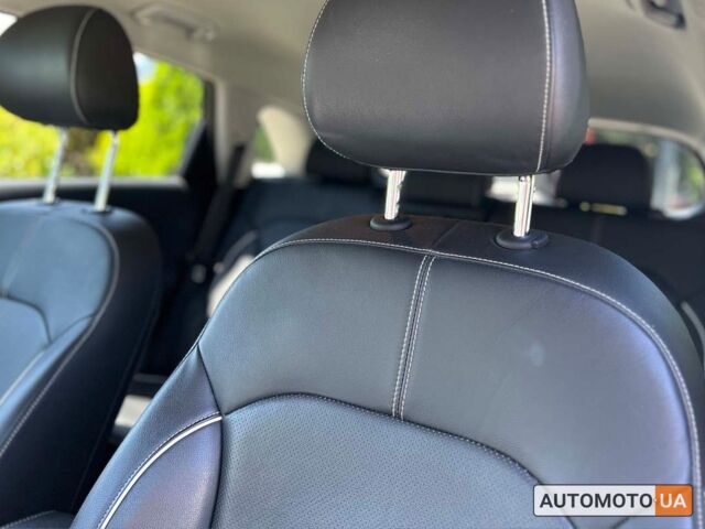 Черный Киа Niro, объемом двигателя 64 л и пробегом 197 тыс. км за 18700 $, фото 15 на Automoto.ua