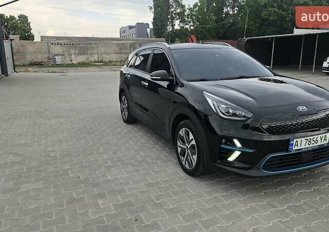 Чорний Кіа Niro, об'ємом двигуна 0 л та пробігом 120 тис. км за 21500 $, фото 4 на Automoto.ua