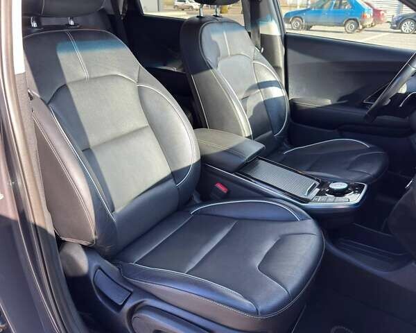 Чорний Кіа Niro, об'ємом двигуна 0 л та пробігом 137 тис. км за 22000 $, фото 9 на Automoto.ua
